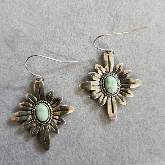 Lucky Brand Jewelry - Silver and Green Floral Earrings